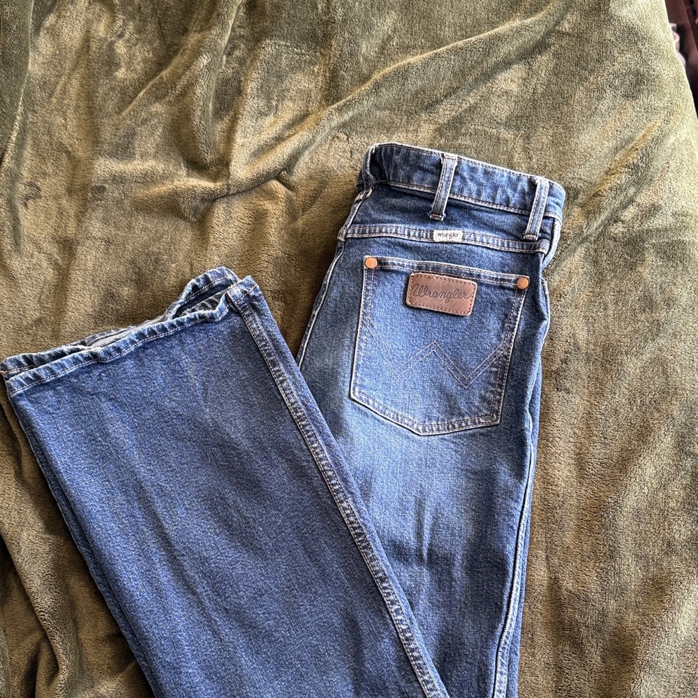 Wrangler Women's Westward Boot Cut Jeans, Medium Wash Size 27/ 32